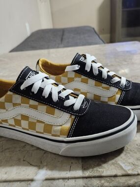 Vans Classic Checkerboard Low-Top Sneakers in Yellow & Black Womens Size 6
